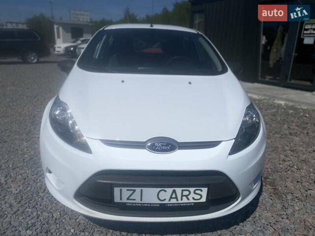 Белый Форд Фиеста, объемом двигателя 1.24 л и пробегом 108 тыс. км за 5600 $, фото 1 на Automoto.ua