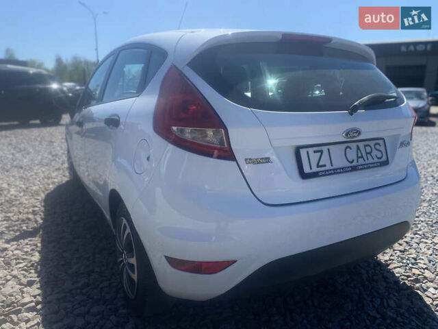 Белый Форд Фиеста, объемом двигателя 1.24 л и пробегом 108 тыс. км за 5600 $, фото 5 на Automoto.ua