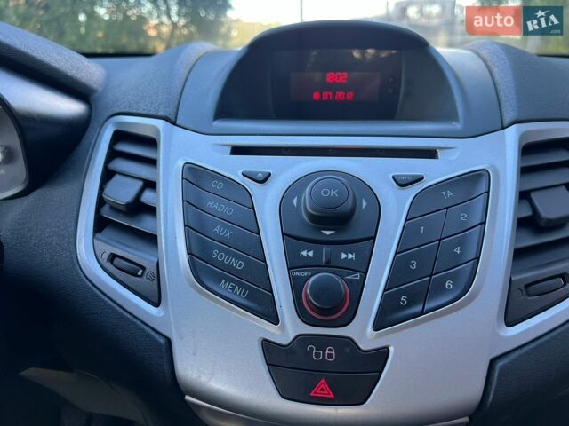 Білий Форд Фієста, об'ємом двигуна 1.4 л та пробігом 125 тис. км за 6850 $, фото 31 на Automoto.ua