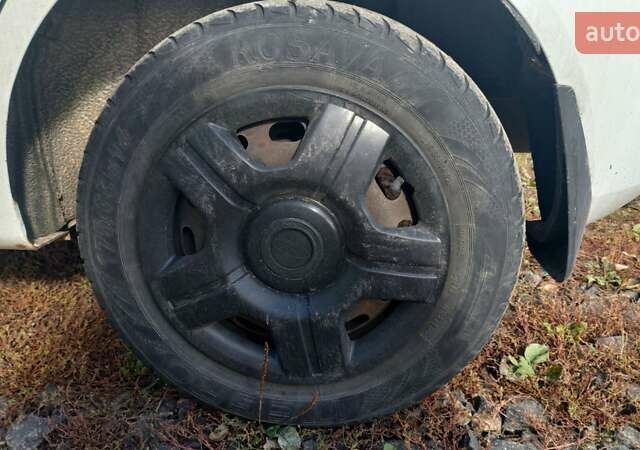 Форд Фієста 2012 у Хмельницькому на Automoto.ua Білий Форд Фієста, об'ємом двигуна 1.25 л та пробігом 123 тис. км за 5700 $, фото 9 на Automoto.ua