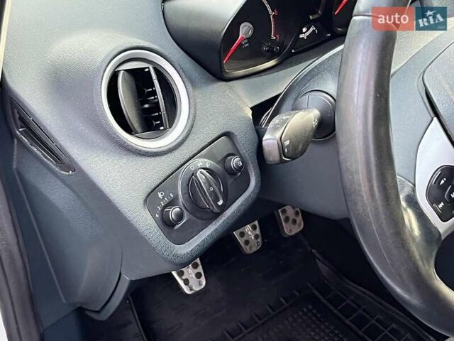 Білий Форд Фієста, об'ємом двигуна 1.2 л та пробігом 170 тис. км за 6290 $, фото 24 на Automoto.ua