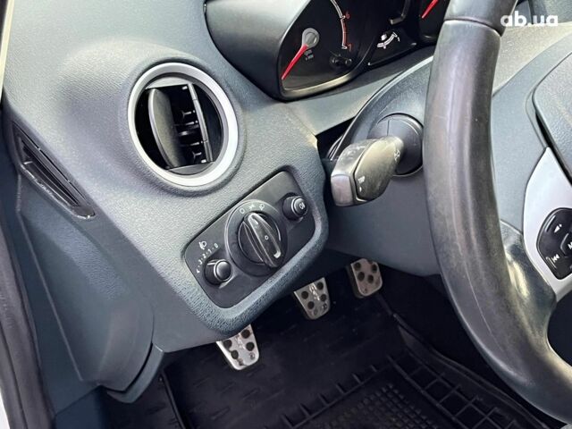 Белый Форд Фиеста, объемом двигателя 1.2 л и пробегом 170 тыс. км за 6290 $, фото 24 на Automoto.ua