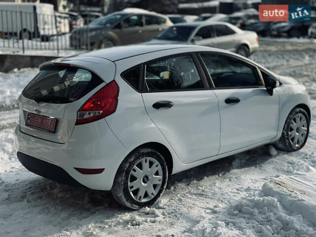 Белый Форд Фиеста, объемом двигателя 1.24 л и пробегом 209 тыс. км за 6499 $, фото 5 на Automoto.ua