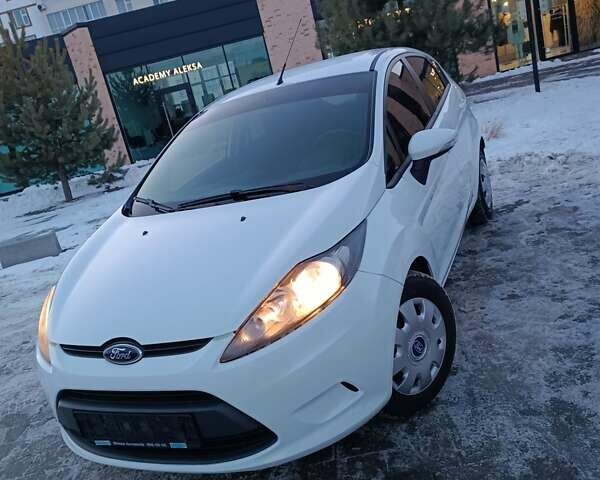 Белый Форд Фиеста, объемом двигателя 1.4 л и пробегом 95 тыс. км за 6900 $, фото 12 на Automoto.ua