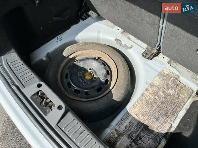 Білий Форд Фієста, об'ємом двигуна 1.25 л та пробігом 192 тис. км за 5200 $, фото 20 на Automoto.ua