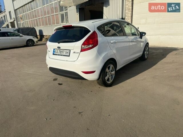Білий Форд Фієста, об'ємом двигуна 1.39 л та пробігом 140 тис. км за 8200 $, фото 4 на Automoto.ua