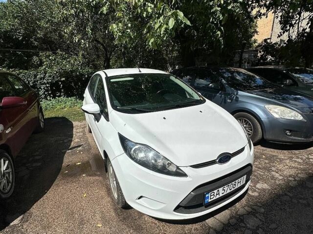 Білий Форд Фієста, об'ємом двигуна 1.25 л та пробігом 94 тис. км за 5000 $, фото 1 на Automoto.ua