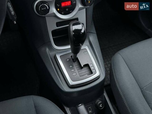 Білий Форд Фієста, об'ємом двигуна 1.39 л та пробігом 150 тис. км за 6990 $, фото 24 на Automoto.ua