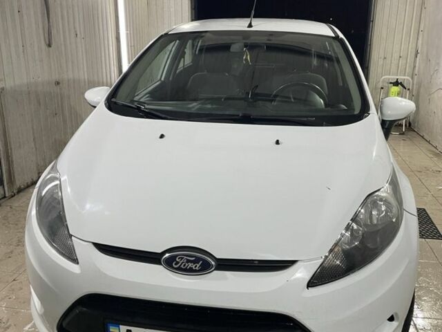 Білий Форд Фієста, об'ємом двигуна 1.4 л та пробігом 125 тис. км за 6000 $, фото 1 на Automoto.ua