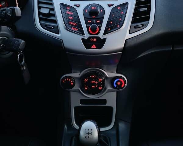 Белый Форд Фиеста, объемом двигателя 1.4 л и пробегом 95 тыс. км за 6900 $, фото 34 на Automoto.ua