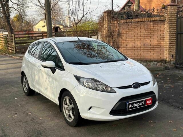 Білий Форд Фієста, об'ємом двигуна 1.2 л та пробігом 170 тис. км за 6290 $, фото 2 на Automoto.ua