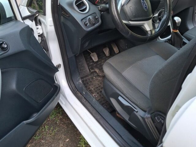 Білий Форд Фієста, об'ємом двигуна 1.2 л та пробігом 231 тис. км за 6500 $, фото 1 на Automoto.ua