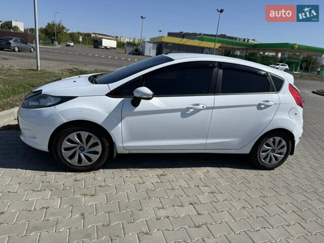 Белый Форд Фиеста, объемом двигателя 1.4 л и пробегом 163 тыс. км за 6500 $, фото 1 на Automoto.ua