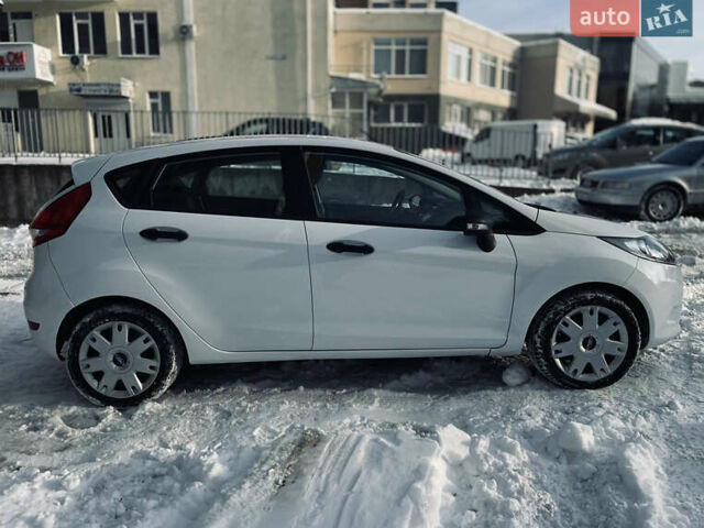 Белый Форд Фиеста, объемом двигателя 1.24 л и пробегом 209 тыс. км за 6499 $, фото 8 на Automoto.ua