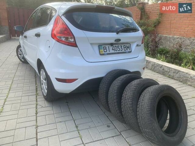 Форд Фиеста 2012 в Полтаве на Automoto.ua Белый Форд Фиеста, объемом двигателя 1.25 л и пробегом 51 тыс. км за 7199 $, фото 3 на Automoto.ua