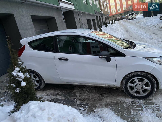 Белый Форд Фиеста, объемом двигателя 1.4 л и пробегом 198 тыс. км за 4399 $, фото 4 на Automoto.ua