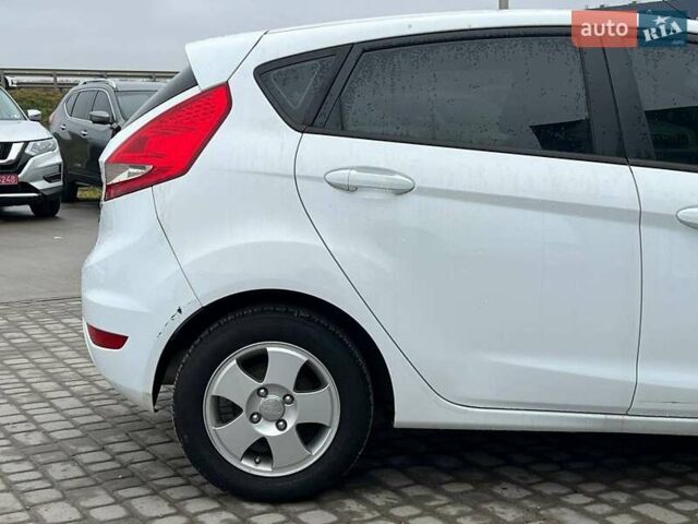 Білий Форд Фієста, об'ємом двигуна 1.2 л та пробігом 140 тис. км за 6990 $, фото 8 на Automoto.ua
