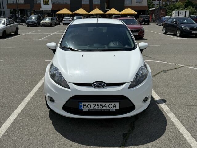 Белый Форд Фиеста, объемом двигателя 1.4 л и пробегом 84 тыс. км за 7100 $, фото 1 на Automoto.ua