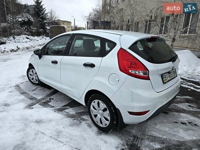 Білий Форд Фієста, об'ємом двигуна 1.25 л та пробігом 53 тис. км за 6400 $, фото 9 на Automoto.ua