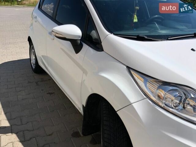 Белый Форд Фиеста, объемом двигателя 1.3 л и пробегом 175 тыс. км за 6500 $, фото 5 на Automoto.ua