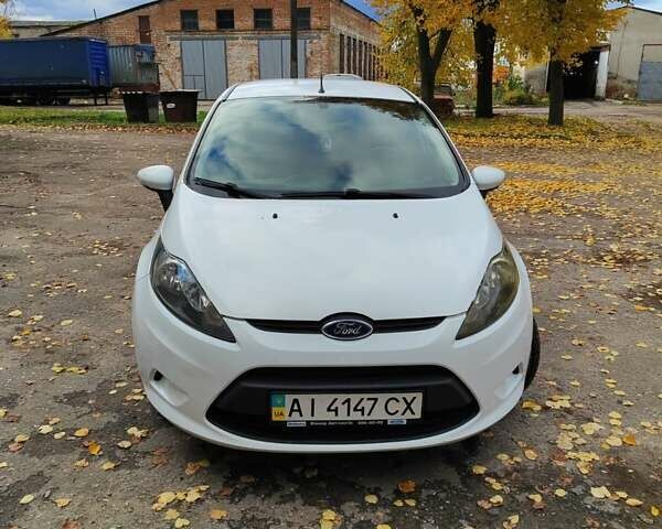 Белый Форд Фиеста, объемом двигателя 1.24 л и пробегом 190 тыс. км за 6400 $, фото 5 на Automoto.ua