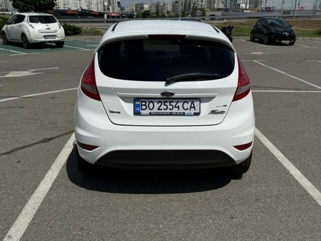 Белый Форд Фиеста, объемом двигателя 1.4 л и пробегом 84 тыс. км за 7100 $, фото 5 на Automoto.ua