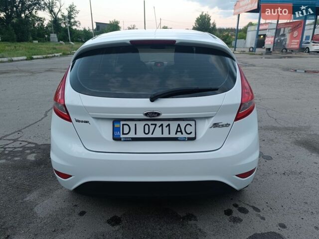 Белый Форд Фиеста, объемом двигателя 1.24 л и пробегом 212 тыс. км за 5400 $, фото 7 на Automoto.ua