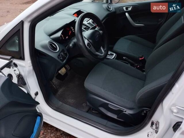 Белый Форд Фиеста, объемом двигателя 1.39 л и пробегом 66 тыс. км за 8200 $, фото 8 на Automoto.ua