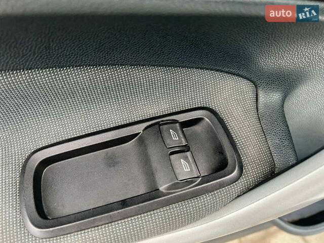 Білий Форд Фієста, об'ємом двигуна 1.2 л та пробігом 140 тис. км за 6990 $, фото 15 на Automoto.ua