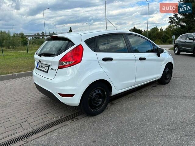 Белый Форд Фиеста, объемом двигателя 1.24 л и пробегом 180 тыс. км за 5500 $, фото 6 на Automoto.ua