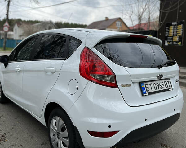 Білий Форд Фієста, об'ємом двигуна 1.4 л та пробігом 225 тис. км за 5900 $, фото 8 на Automoto.ua