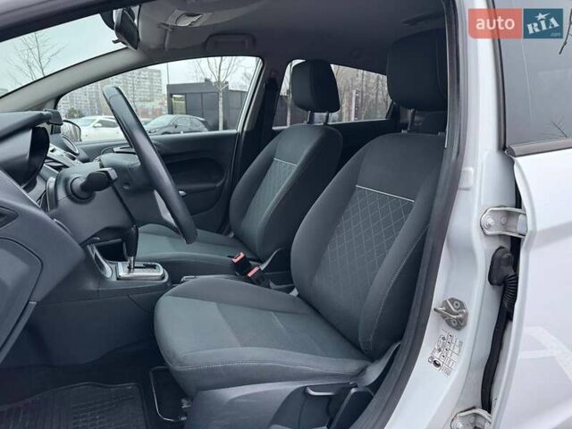 Білий Форд Фієста, об'ємом двигуна 1.39 л та пробігом 150 тис. км за 6990 $, фото 9 на Automoto.ua