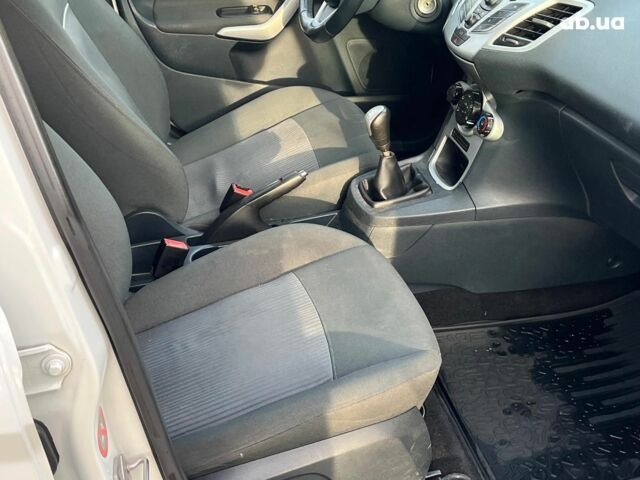 Белый Форд Фиеста, объемом двигателя 1.2 л и пробегом 170 тыс. км за 6290 $, фото 15 на Automoto.ua