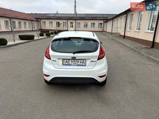 Білий Форд Фієста, об'ємом двигуна 1.4 л та пробігом 38 тис. км за 7600 $, фото 1 на Automoto.ua