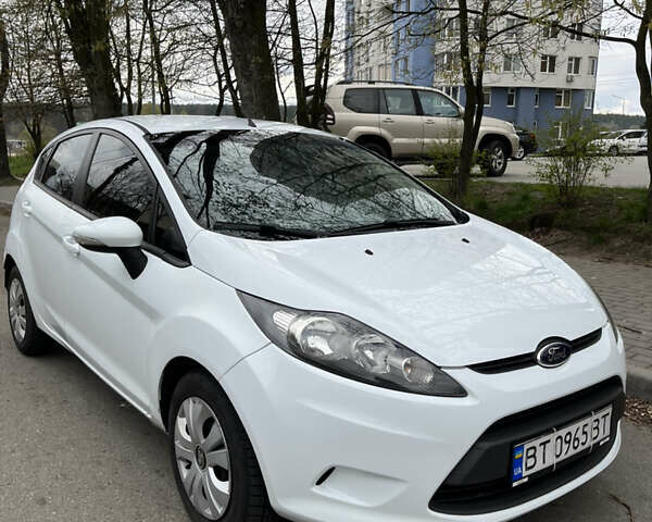 Білий Форд Фієста, об'ємом двигуна 1.4 л та пробігом 225 тис. км за 5900 $, фото 1 на Automoto.ua