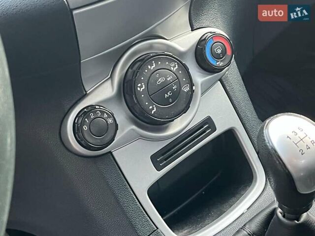 Білий Форд Фієста, об'ємом двигуна 1.2 л та пробігом 170 тис. км за 6290 $, фото 30 на Automoto.ua