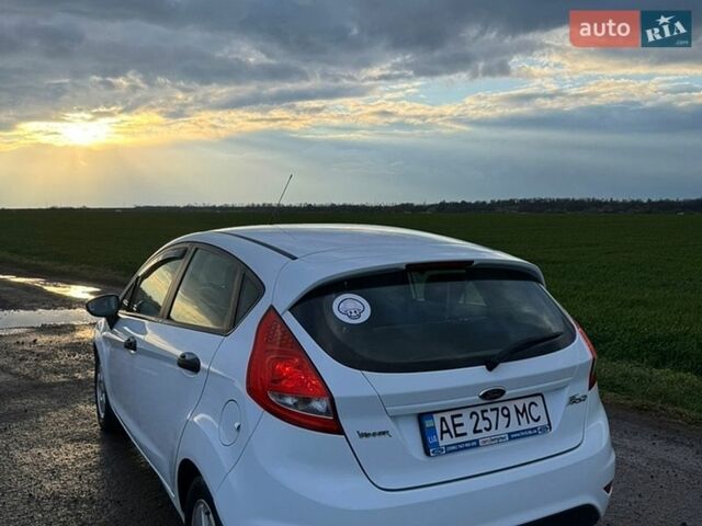 Белый Форд Фиеста, объемом двигателя 1.25 л и пробегом 115 тыс. км за 5000 $, фото 1 на Automoto.ua