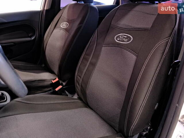 Білий Форд Фієста, об'ємом двигуна 1.24 л та пробігом 157 тис. км за 4900 $, фото 23 на Automoto.ua