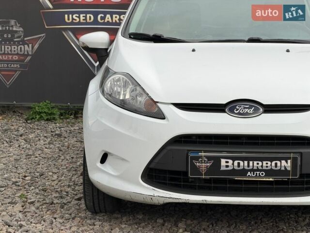 Белый Форд Фиеста, объемом двигателя 1.24 л и пробегом 125 тыс. км за 5490 $, фото 6 на Automoto.ua