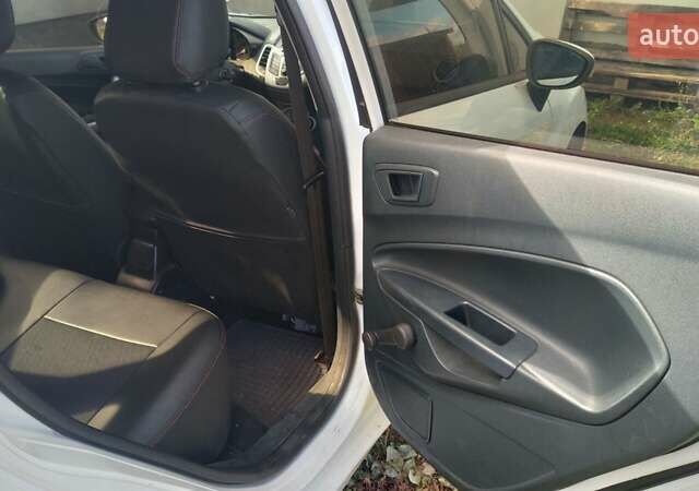 Форд Фієста 2012 у Хмельницькому на Automoto.ua Білий Форд Фієста, об'ємом двигуна 1.25 л та пробігом 123 тис. км за 5700 $, фото 19 на Automoto.ua