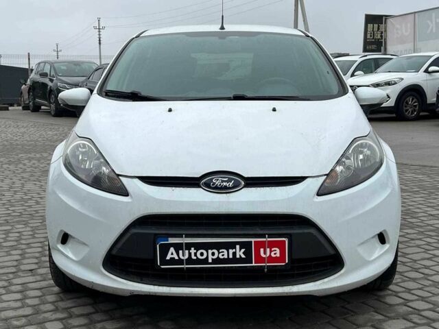 Білий Форд Фієста, об'ємом двигуна 1.2 л та пробігом 140 тис. км за 6990 $, фото 1 на Automoto.ua