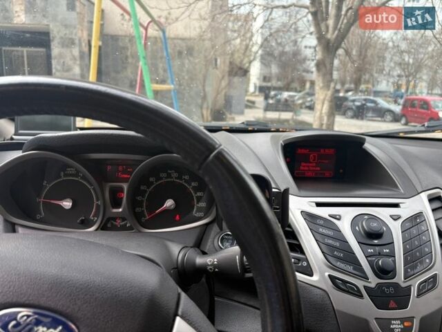 Белый Форд Фиеста, объемом двигателя 1.6 л и пробегом 135 тыс. км за 7000 $, фото 7 на Automoto.ua
