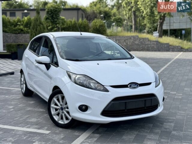 Белый Форд Фиеста, объемом двигателя 1.4 л и пробегом 202 тыс. км за 7850 $, фото 1 на Automoto.ua