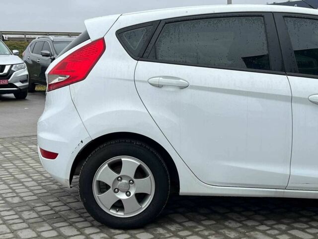 Білий Форд Фієста, об'ємом двигуна 1.2 л та пробігом 140 тис. км за 6990 $, фото 8 на Automoto.ua