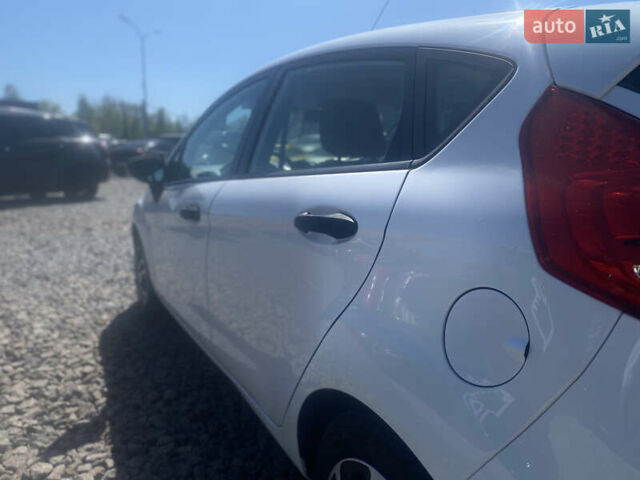 Белый Форд Фиеста, объемом двигателя 1.24 л и пробегом 108 тыс. км за 5600 $, фото 4 на Automoto.ua