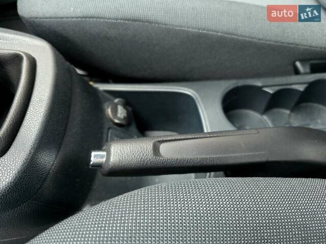 Білий Форд Фієста, об'ємом двигуна 1.25 л та пробігом 53 тис. км за 6400 $, фото 91 на Automoto.ua