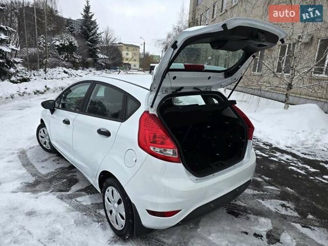 Білий Форд Фієста, об'ємом двигуна 1.25 л та пробігом 53 тис. км за 6400 $, фото 110 на Automoto.ua
