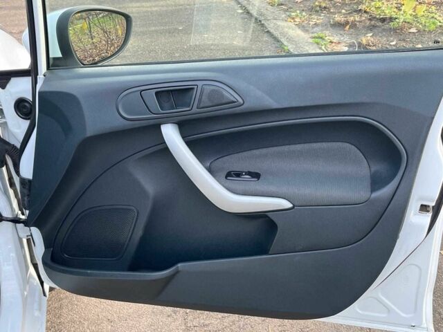 Білий Форд Фієста, об'ємом двигуна 1.2 л та пробігом 170 тис. км за 6290 $, фото 14 на Automoto.ua