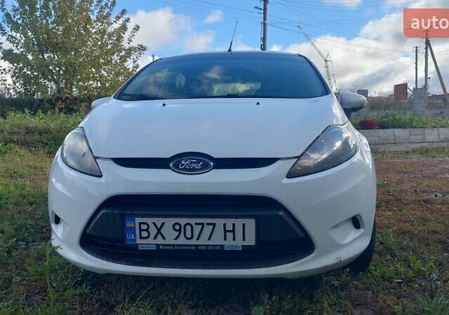 Форд Фієста 2012 у Хмельницькому на Automoto.ua Білий Форд Фієста, об'ємом двигуна 1.25 л та пробігом 123 тис. км за 5700 $, фото 2 на Automoto.ua