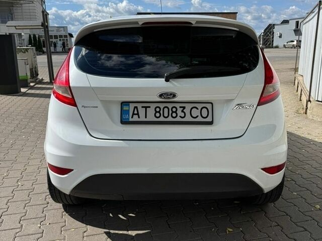 Білий Форд Фієста, об'ємом двигуна 1.4 л та пробігом 219 тис. км за 3350 $, фото 3 на Automoto.ua